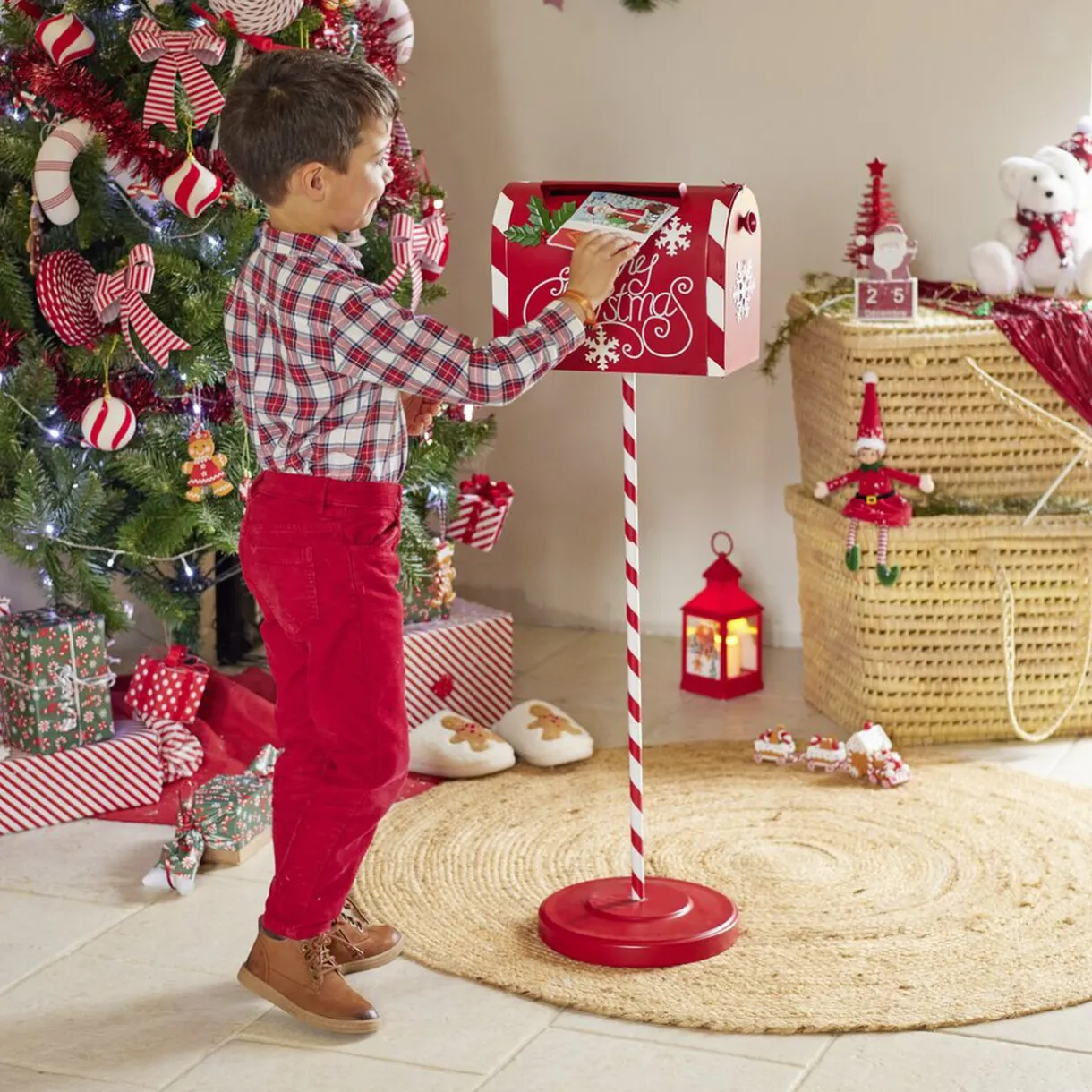 Gifi Décoration boîte aux lettres de Noël rouge et blanche H100cm^ Décoration Extérieure De Noël