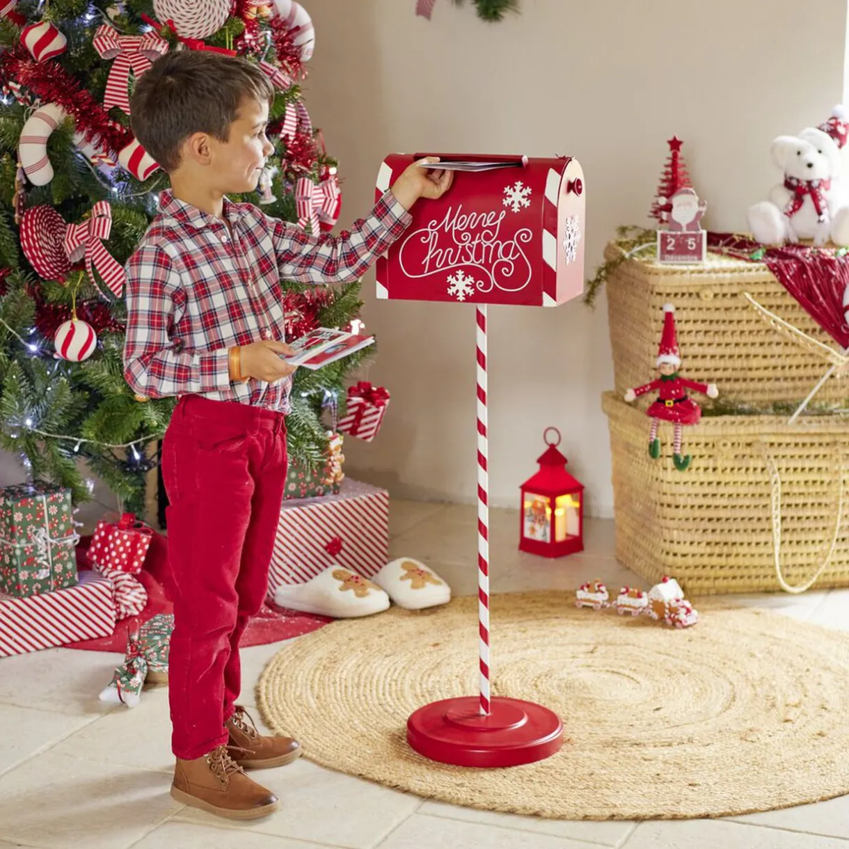 Gifi Décoration boîte aux lettres de Noël rouge et blanche H100cm^ Décoration Extérieure De Noël